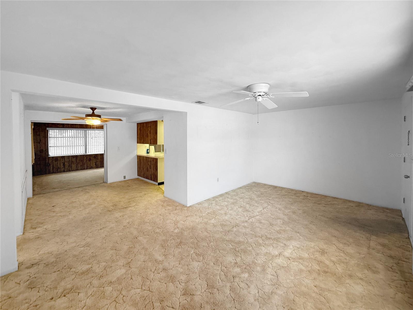 Listing photo id 2 for 4388 Craftsbury Drive