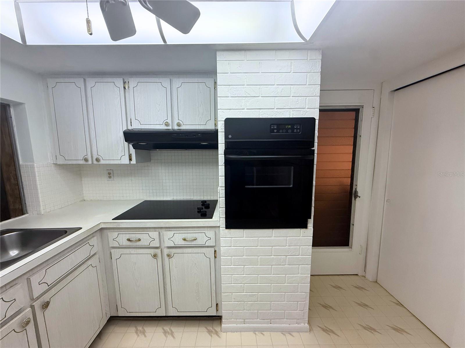 Listing photo id 5 for 4388 Craftsbury Drive