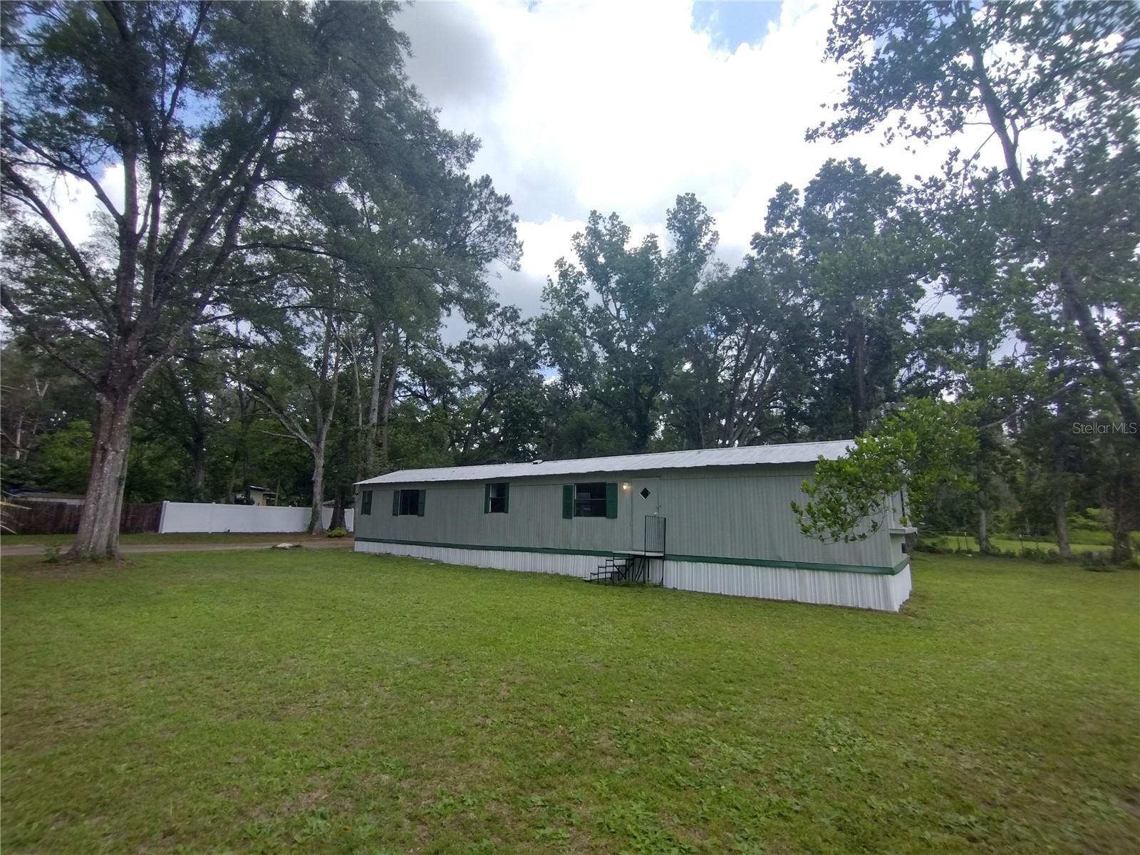 Image 4 of 22 For 172 Estates Avenue