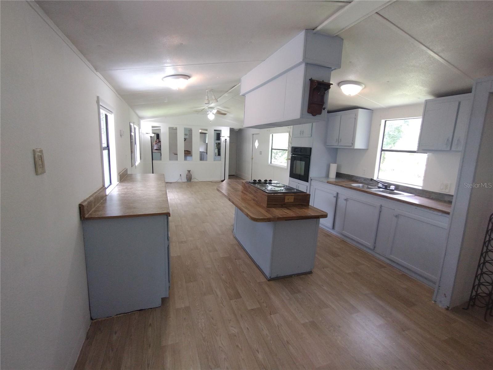 Image 6 of 22 For 172 Estates Avenue