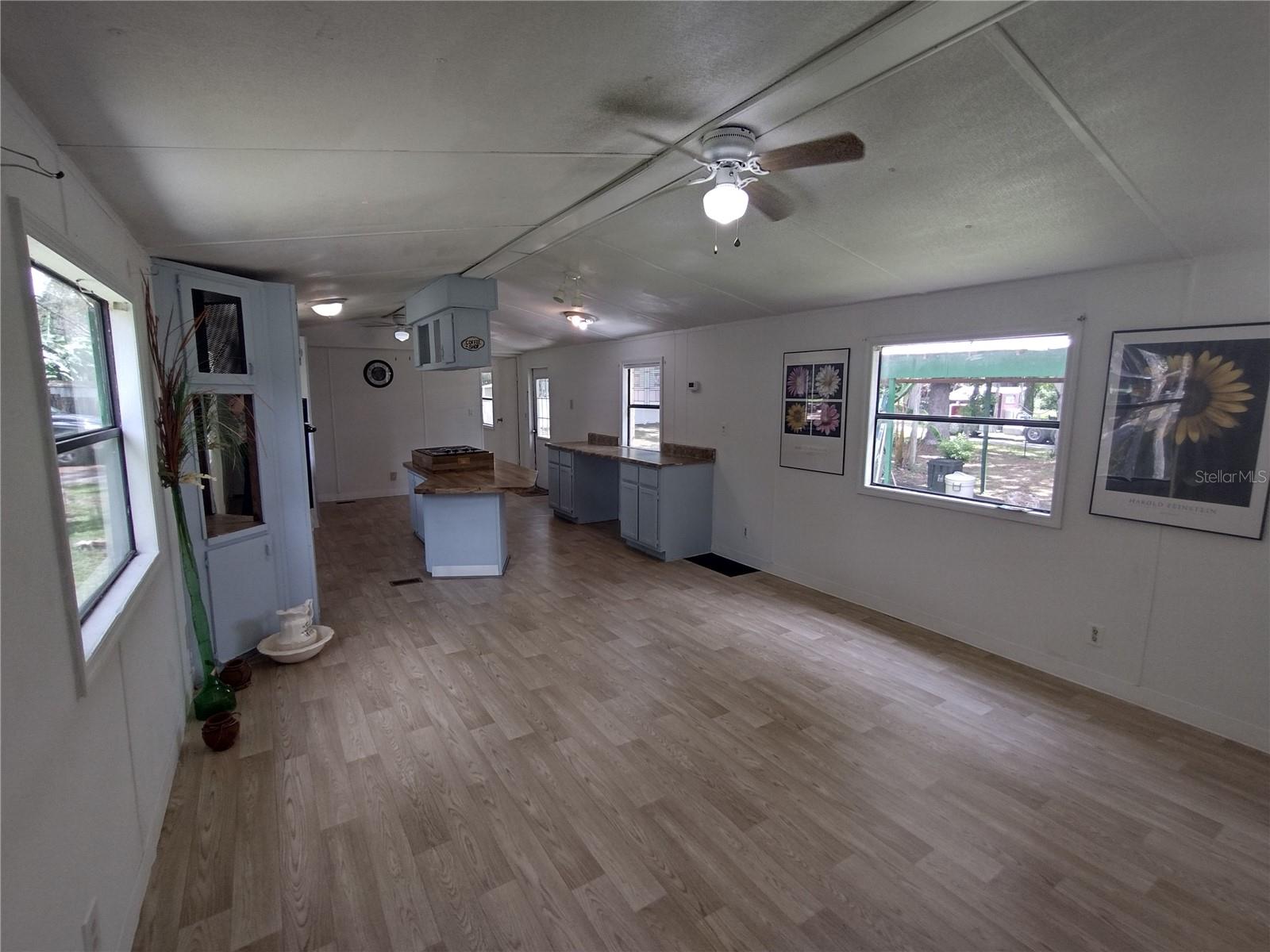 Image 8 of 22 For 172 Estates Avenue
