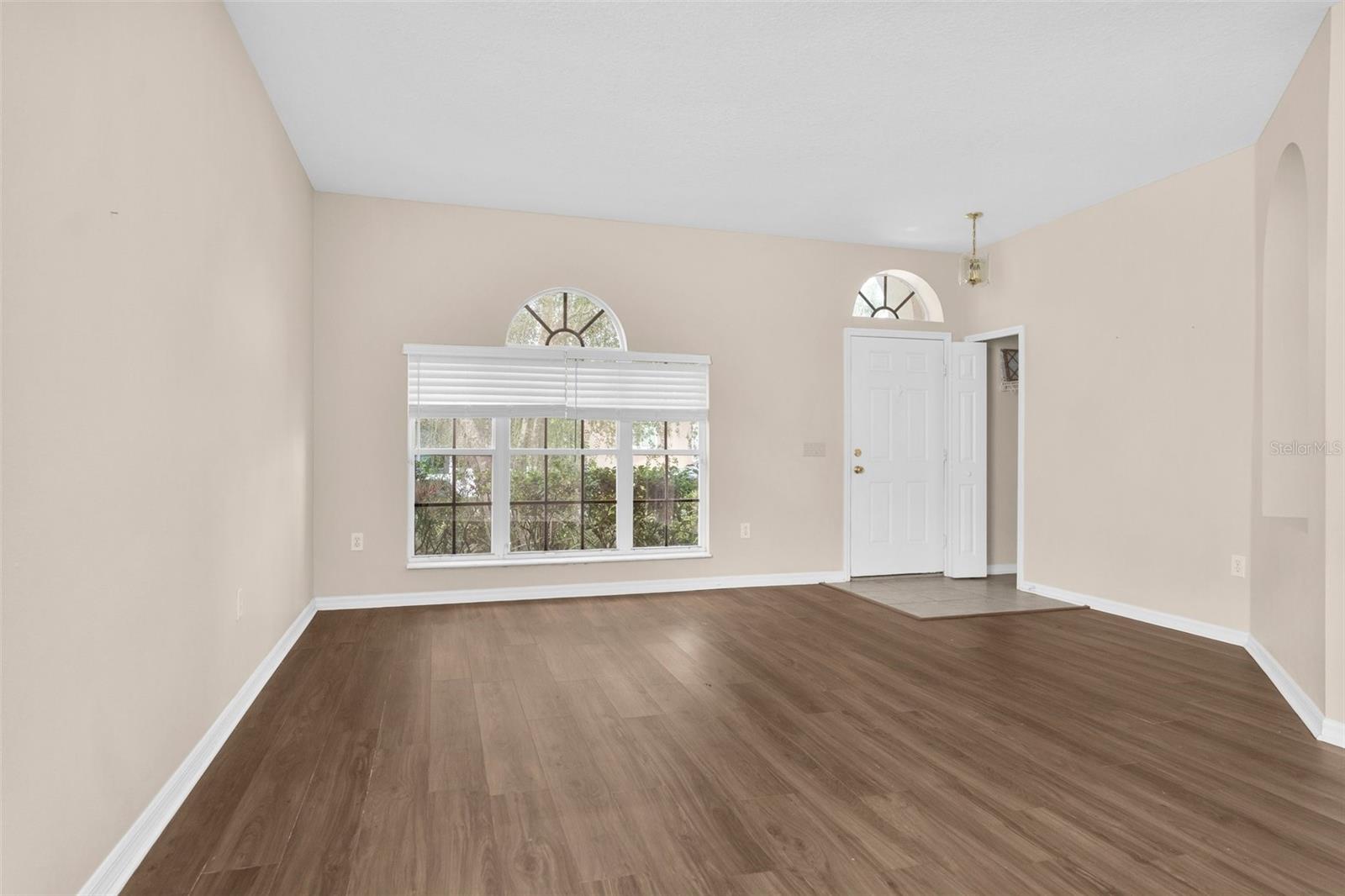 Image 11 of 41 For 10723 Eveningwood Court