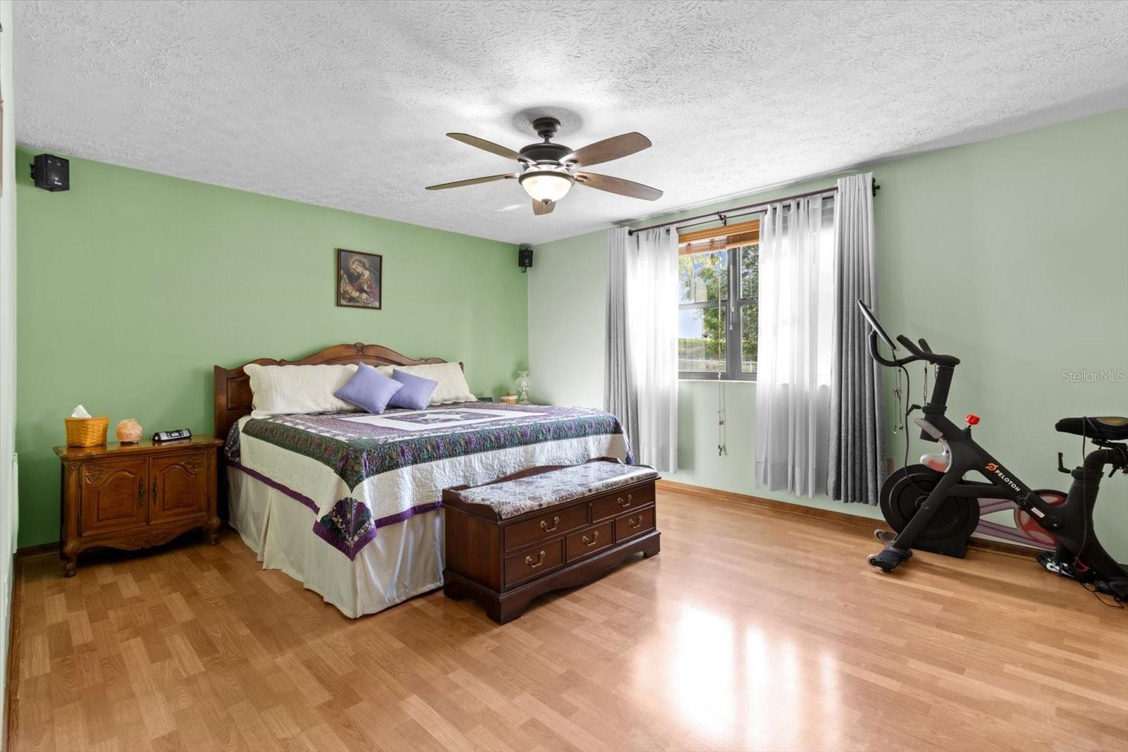 Image 13 of 40 For 4289 Castle Avenue