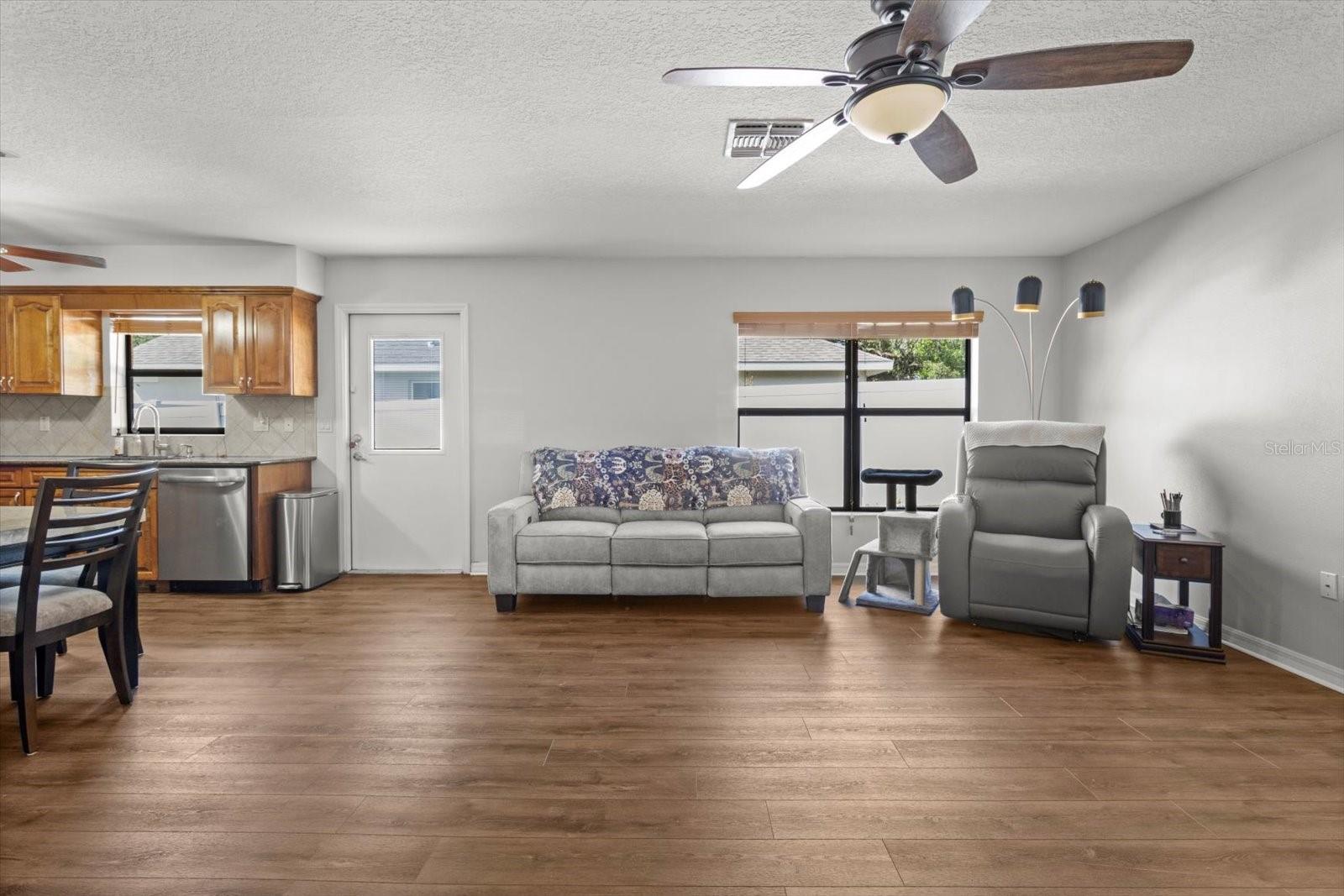 Image 31 of 40 For 4289 Castle Avenue