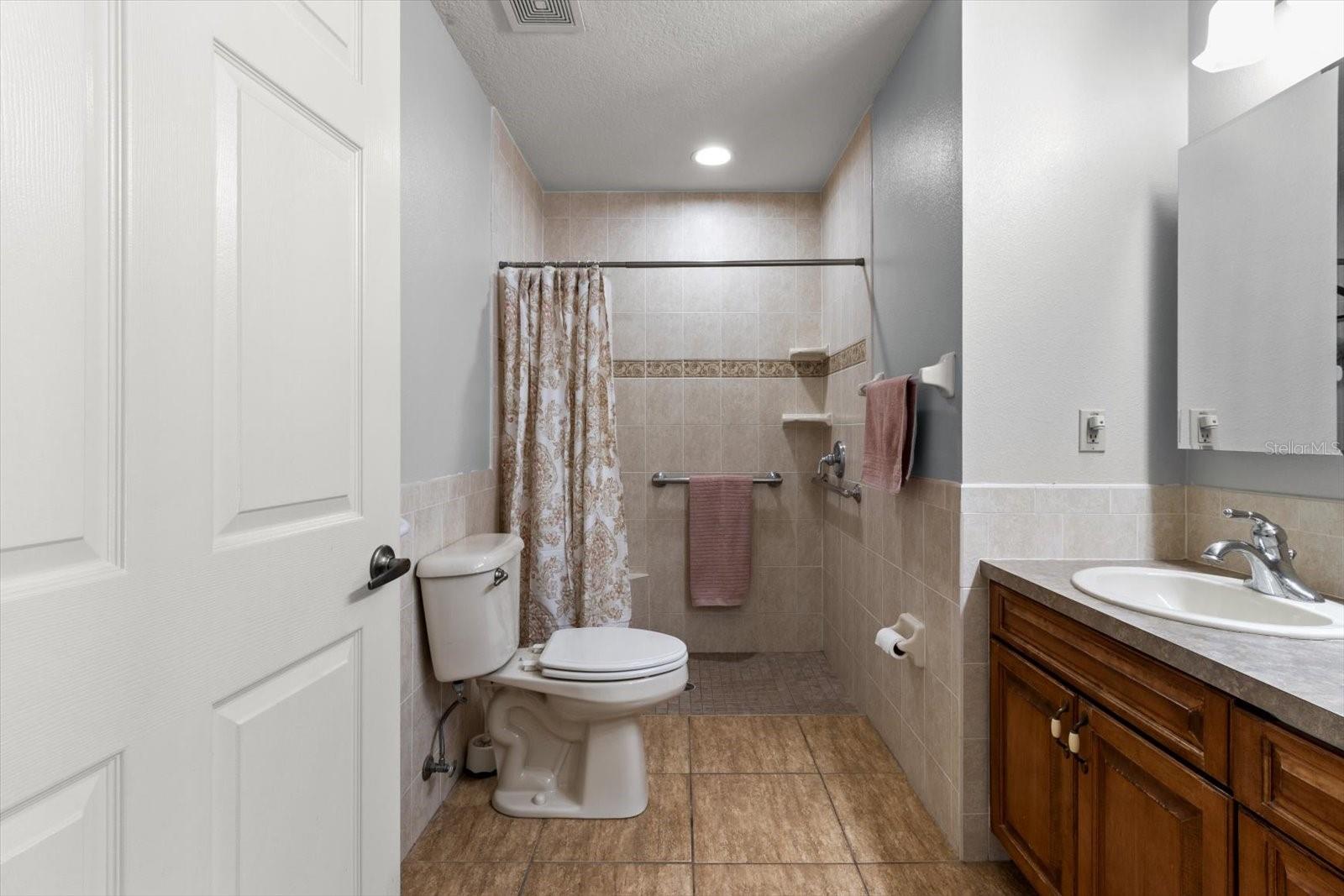 Image 33 of 40 For 4289 Castle Avenue