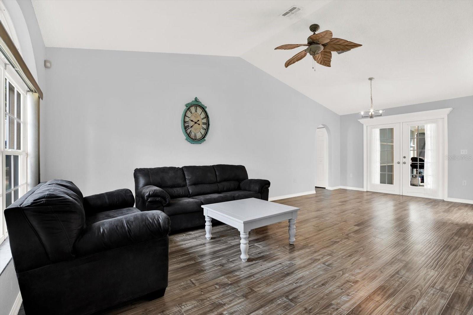 Image 3 of 23 For 2172 Whitewood Avenue