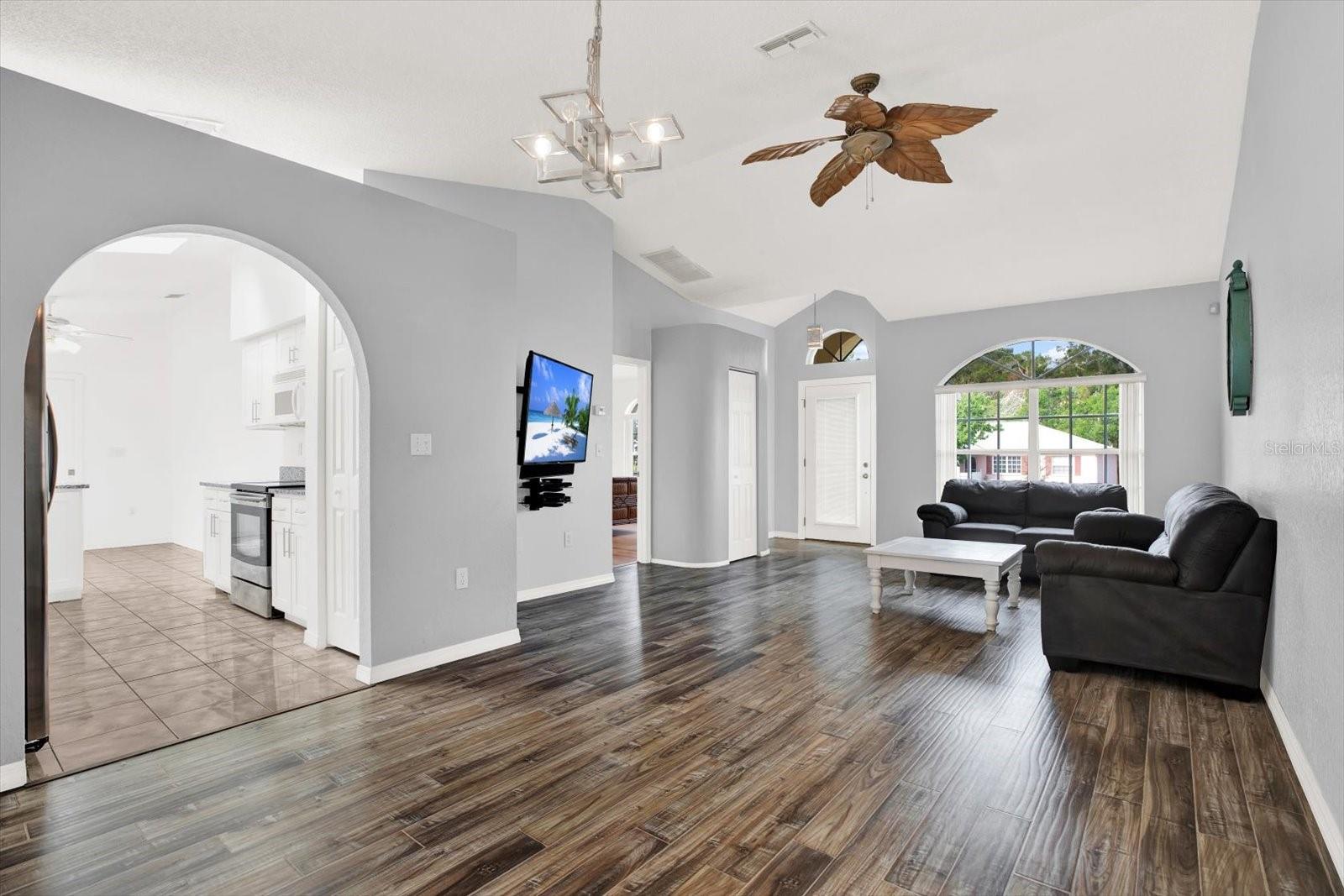 Image 4 of 23 For 2172 Whitewood Avenue