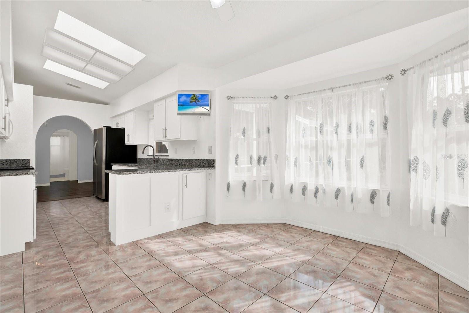 Image 7 of 23 For 2172 Whitewood Avenue