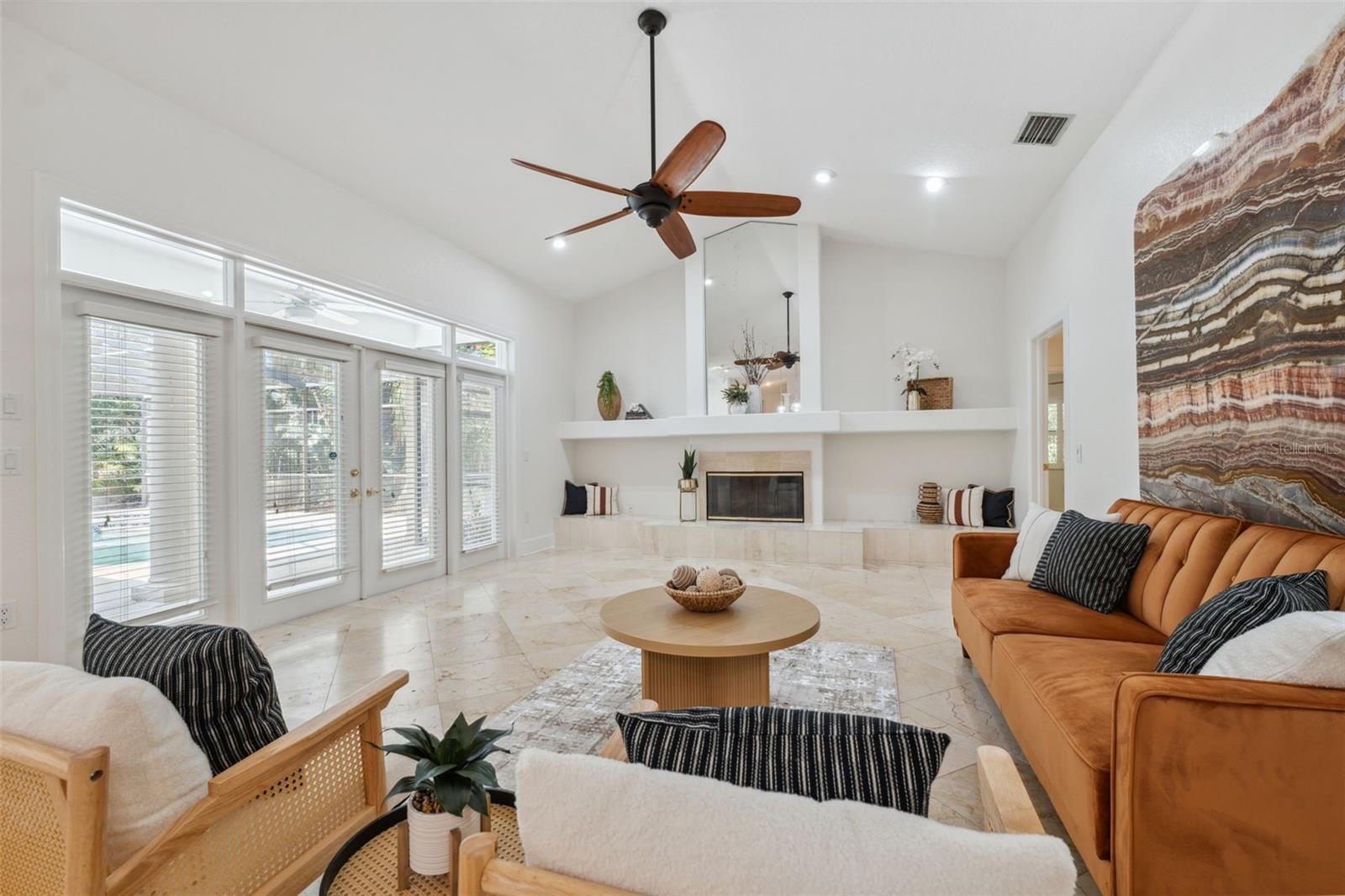 Listing photo id 11 for 1471 Jasmine Avenue