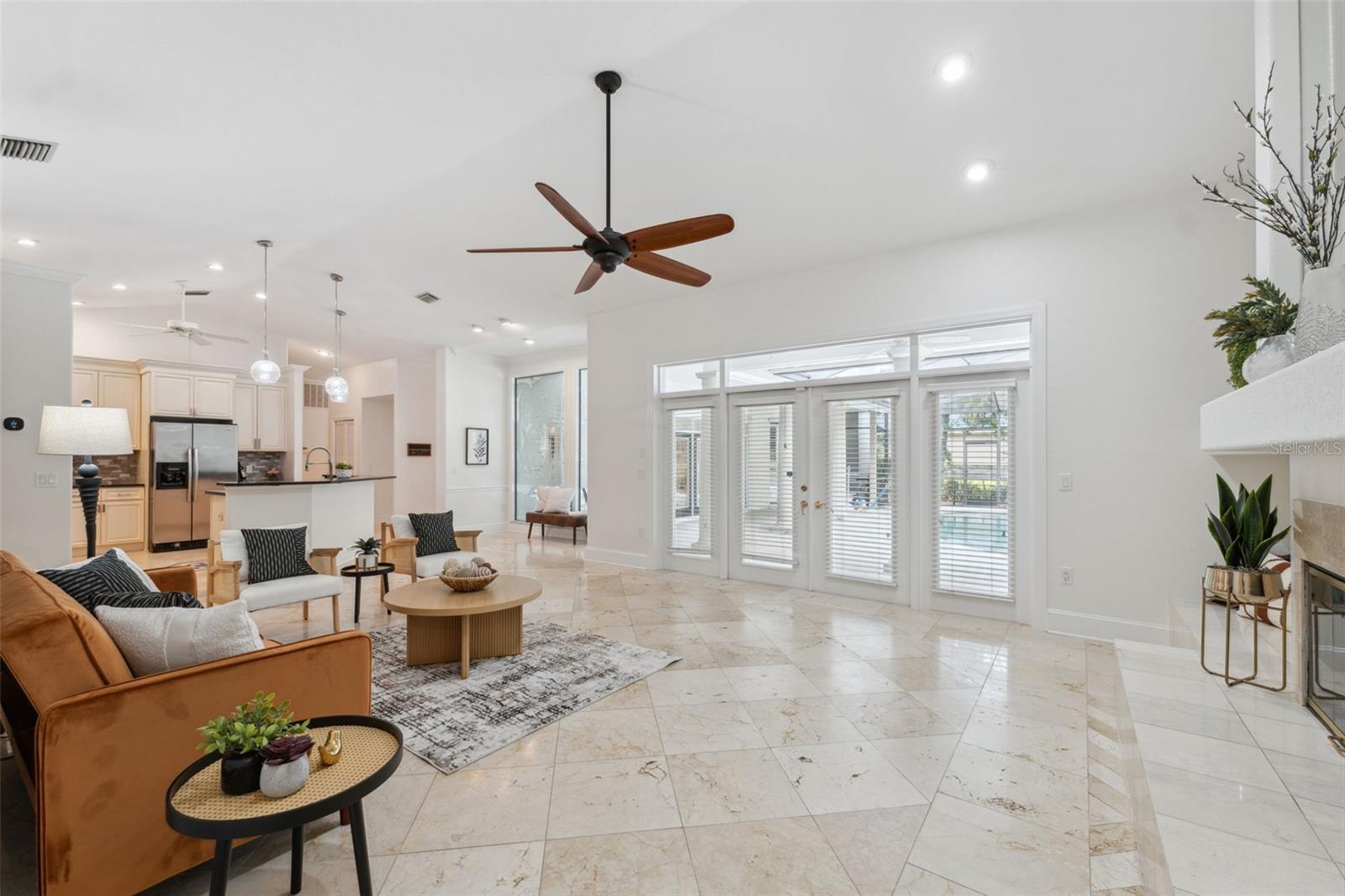 Listing photo id 12 for 1471 Jasmine Avenue