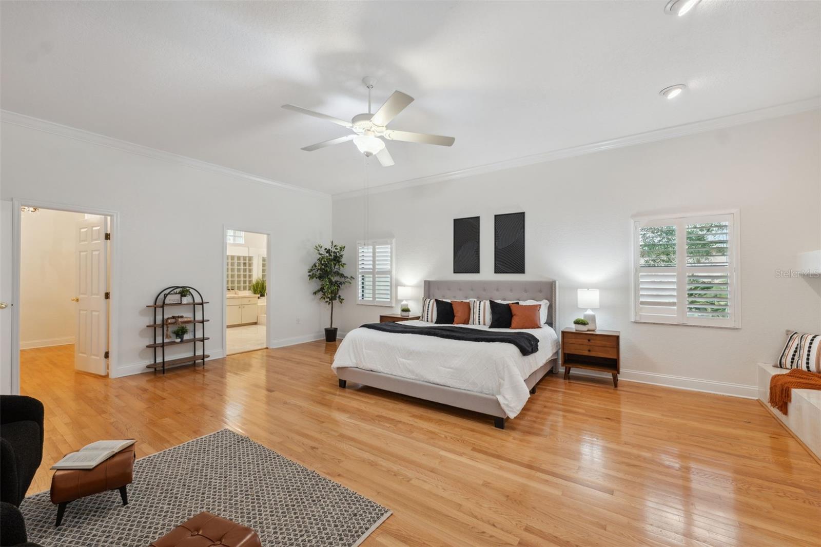 Listing photo id 13 for 1471 Jasmine Avenue