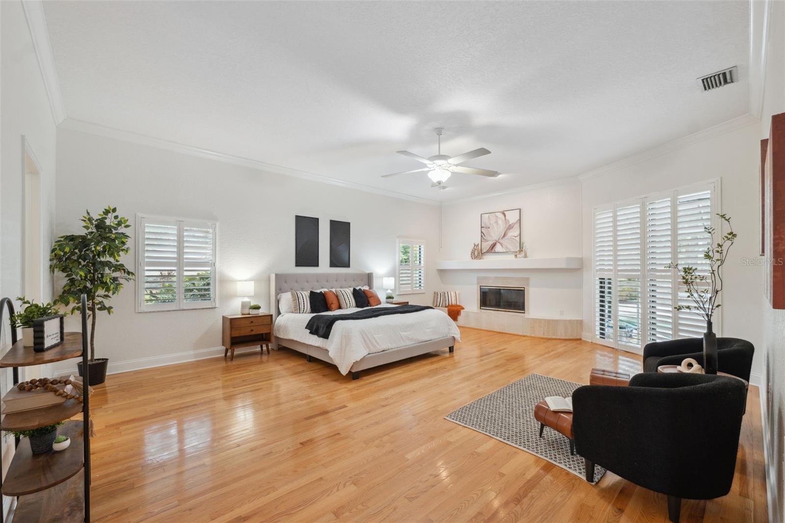 Listing photo id 14 for 1471 Jasmine Avenue
