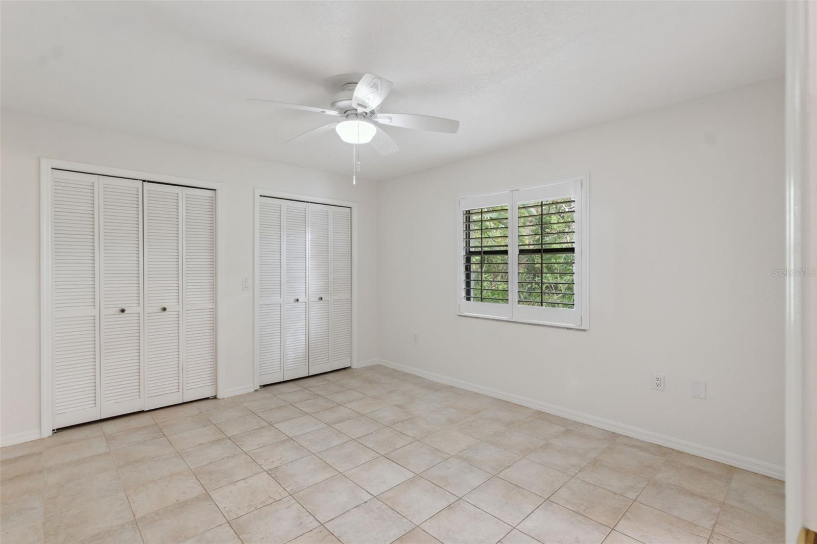 Listing photo id 18 for 1471 Jasmine Avenue