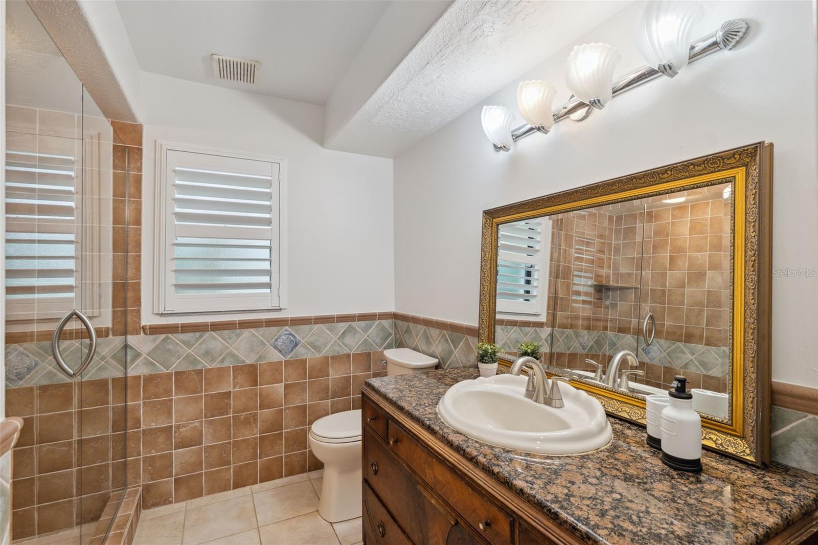 Listing photo id 20 for 1471 Jasmine Avenue