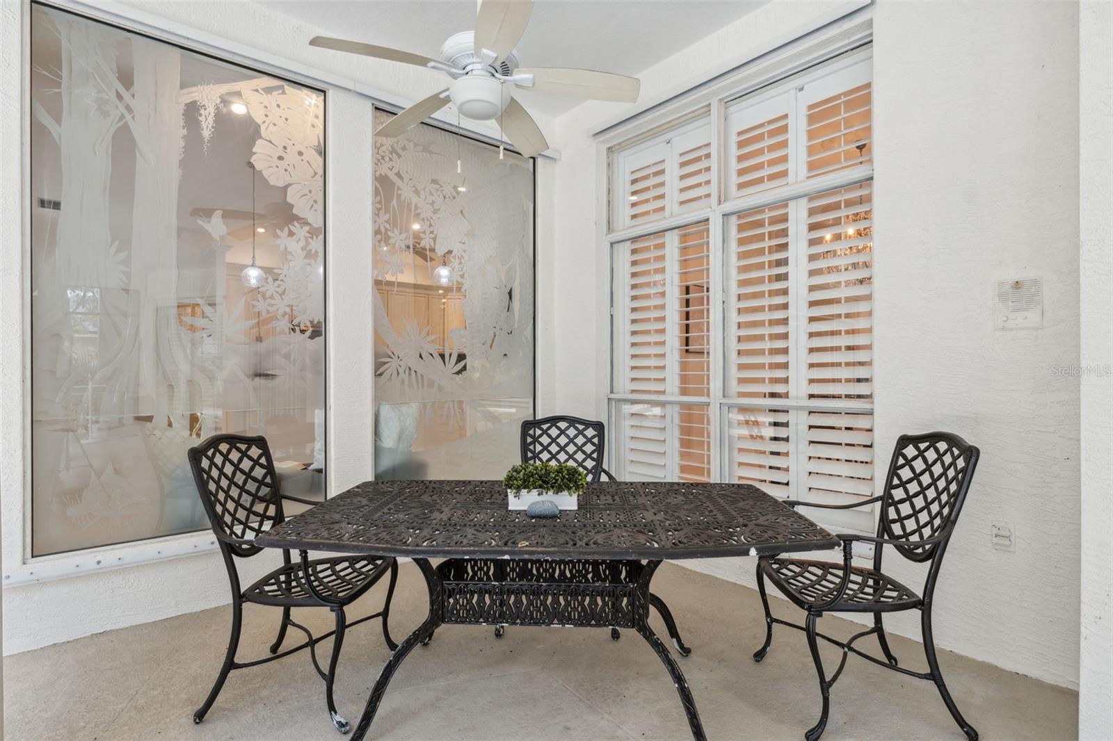 Listing photo id 21 for 1471 Jasmine Avenue