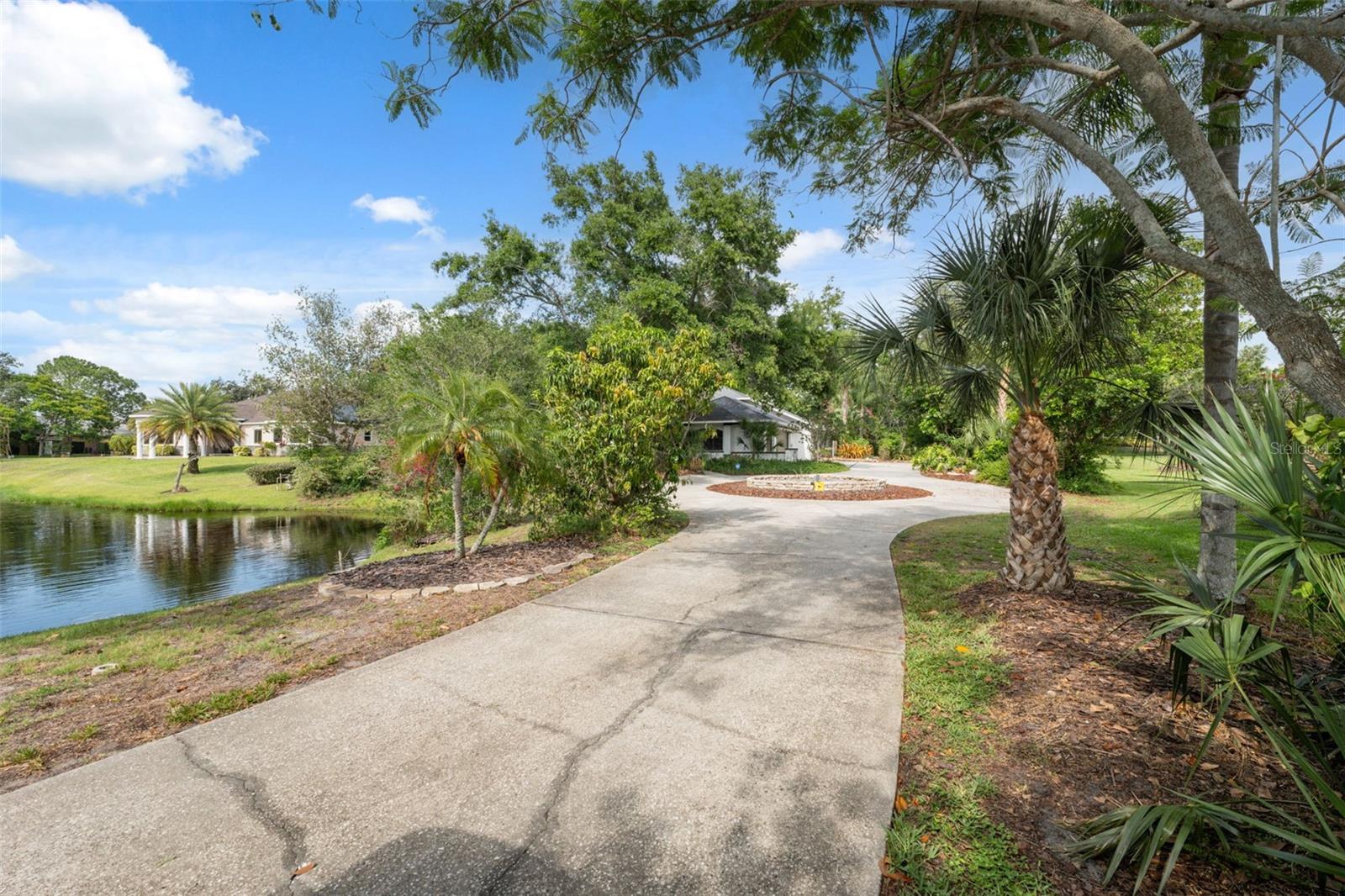 Listing photo id 26 for 1471 Jasmine Avenue