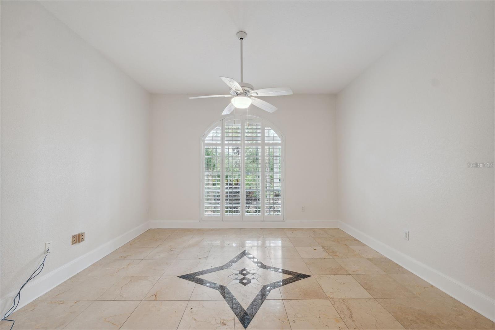 Listing photo id 4 for 1471 Jasmine Avenue