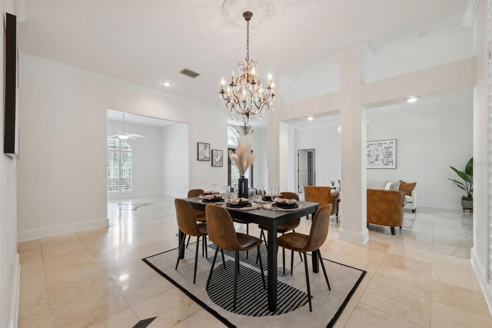 Listing photo id 5 for 1471 Jasmine Avenue