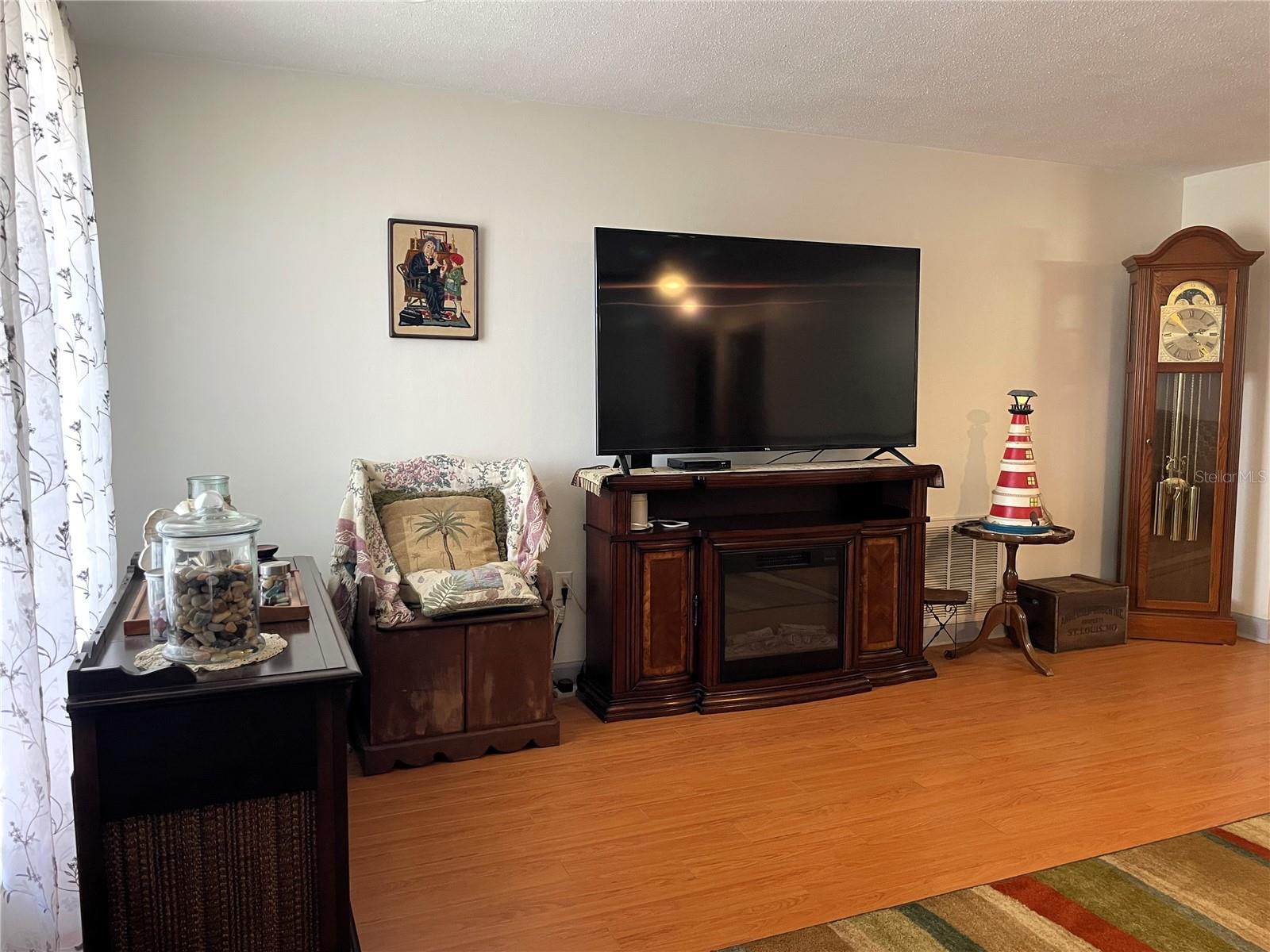 Image 9 of 46 For 7534 Briarwood Drive
