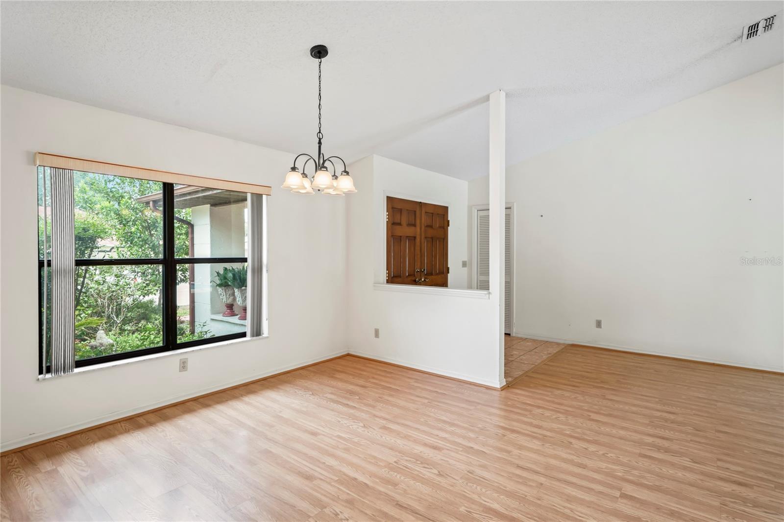 Image 16 of 66 For 128 Oak Lake Drive
