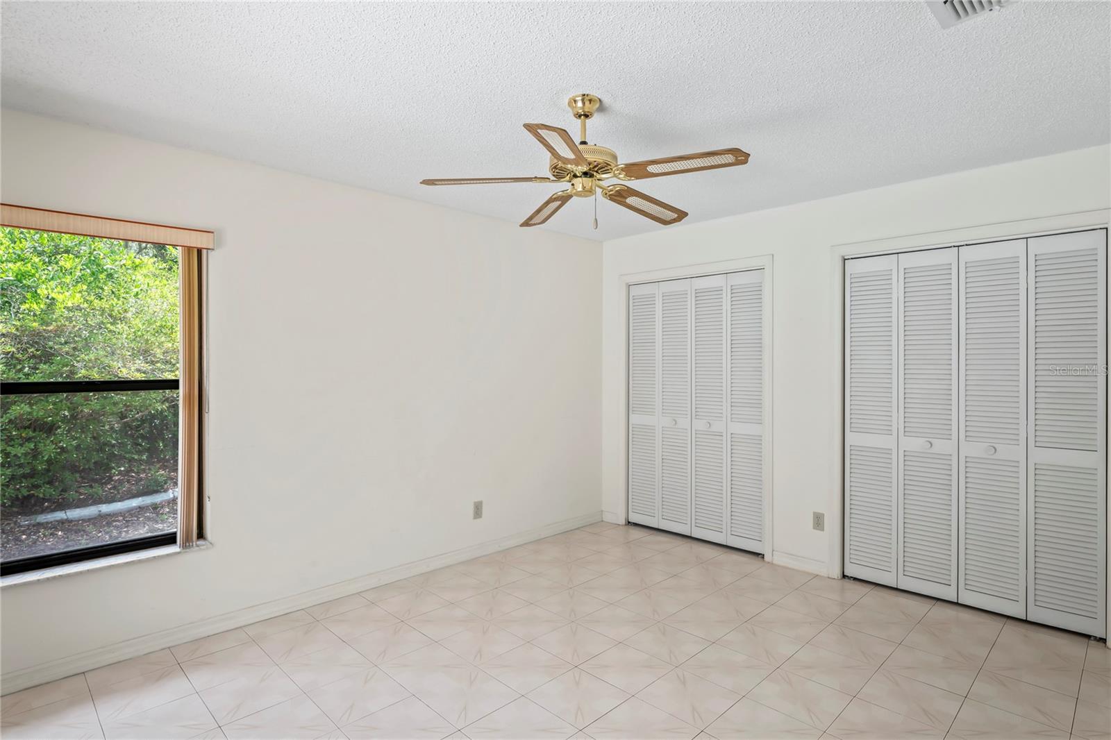 Image 32 of 66 For 128 Oak Lake Drive