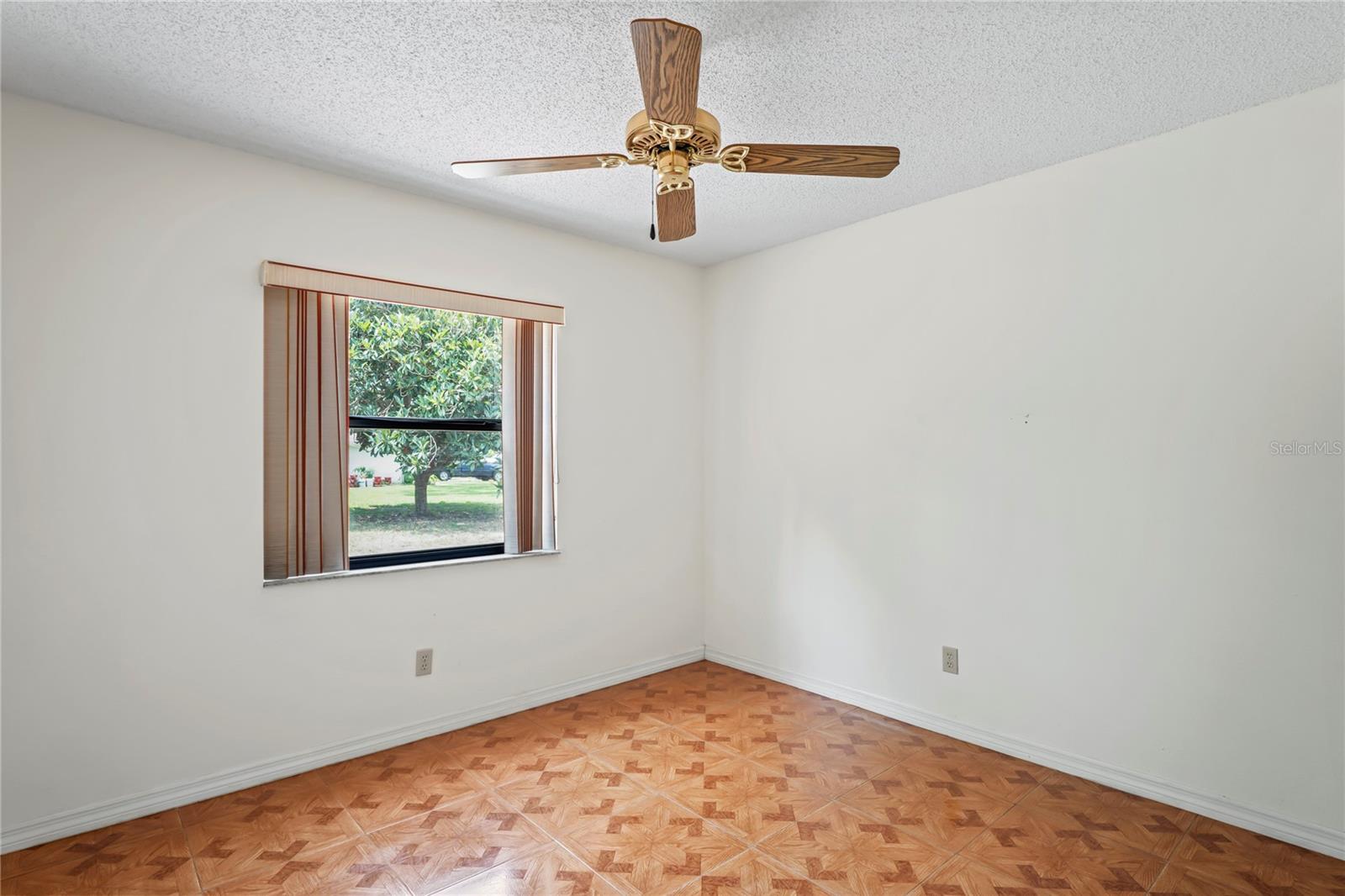 Image 37 of 66 For 128 Oak Lake Drive