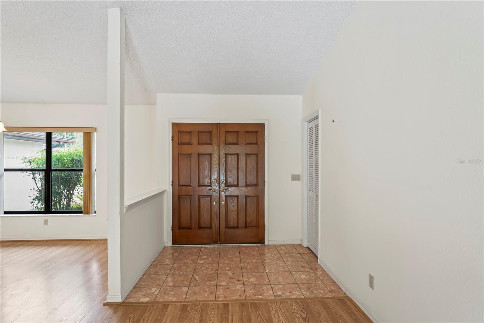 Image 4 of 66 For 128 Oak Lake Drive