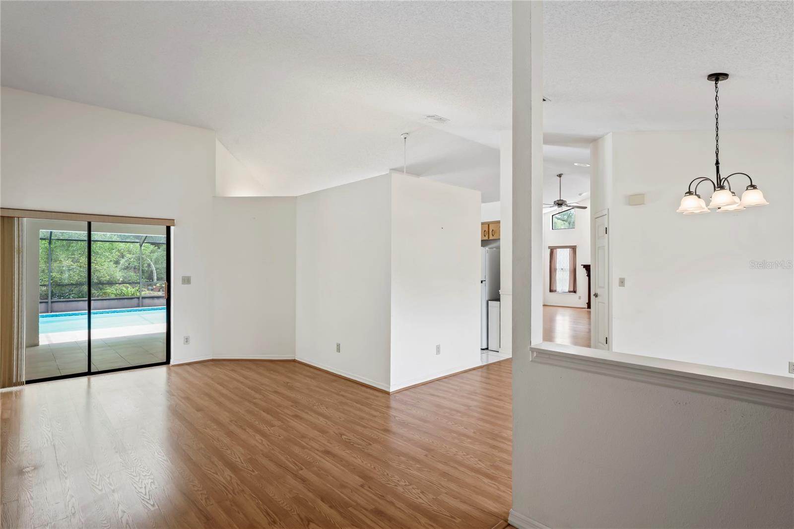 Image 5 of 66 For 128 Oak Lake Drive