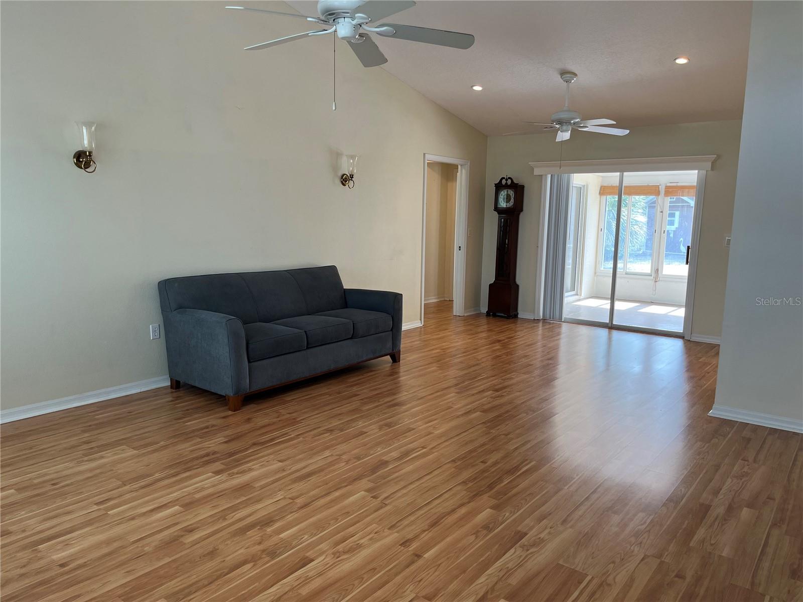 Image 3 of 35 For 8291 Weeping Willow Street
