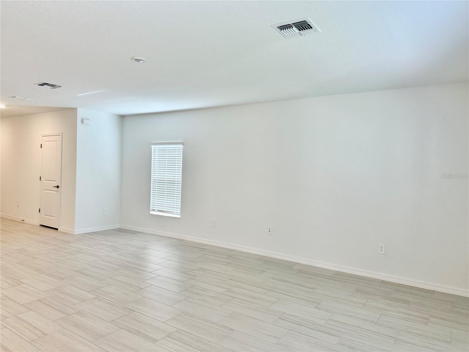 Image 3 of 49 For 17606 Happytrails Street