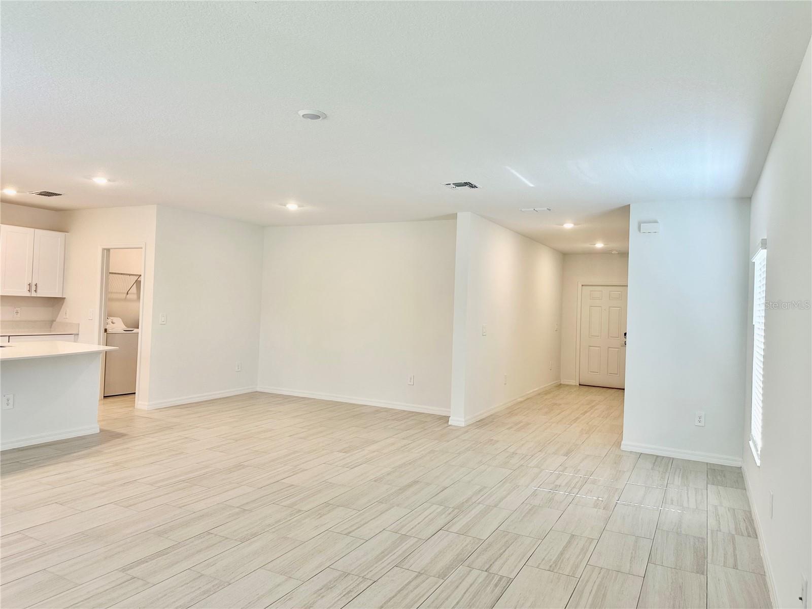 Image 4 of 49 For 17606 Happytrails Street