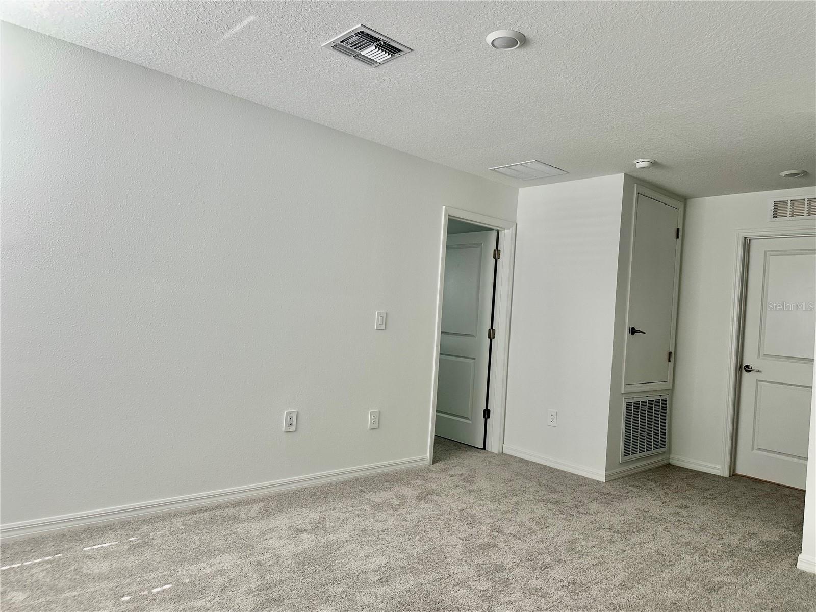 Image 41 of 49 For 17606 Happytrails Street