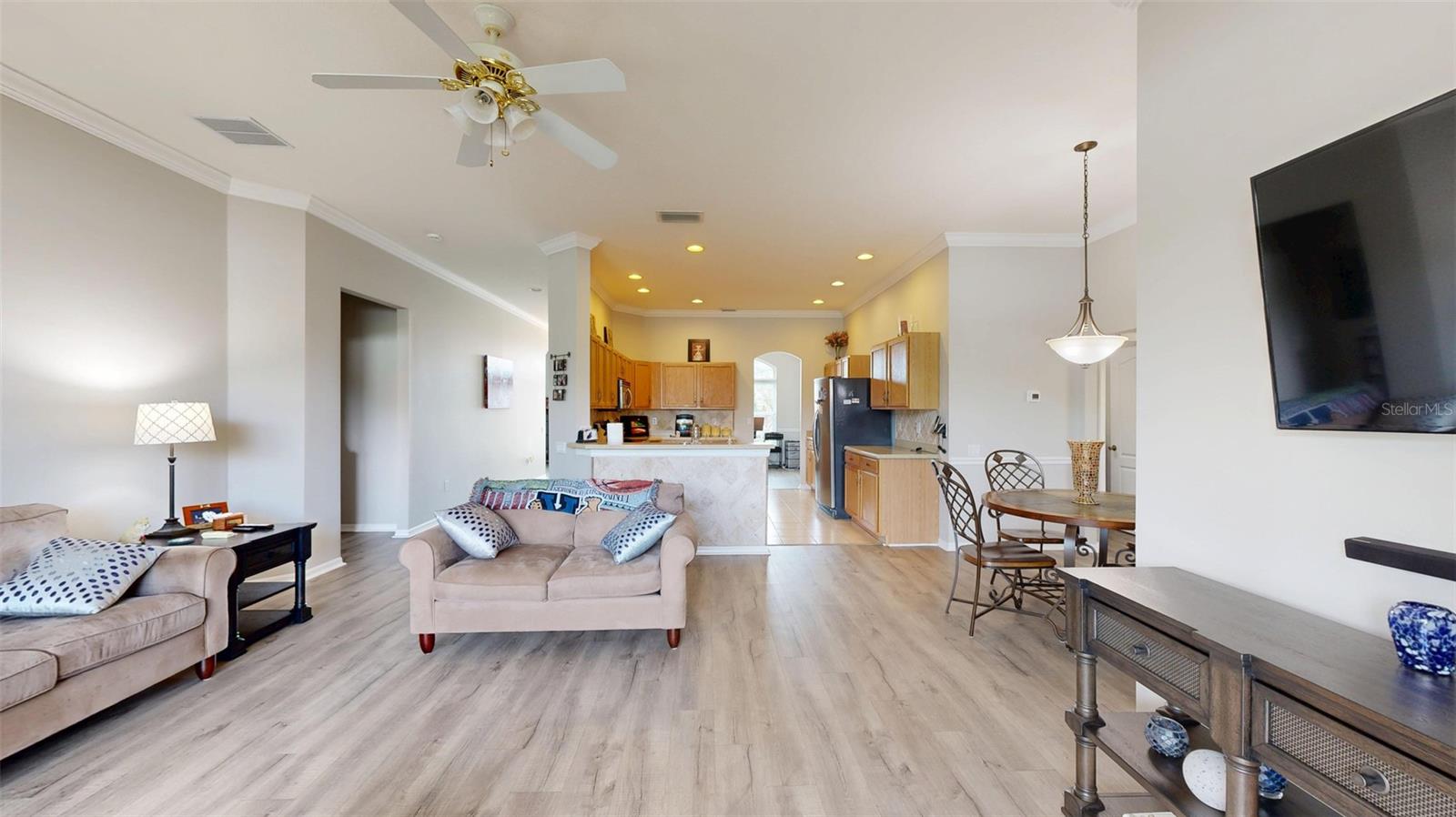 Listing photo id 8 for 22316 Red Jacket Lane