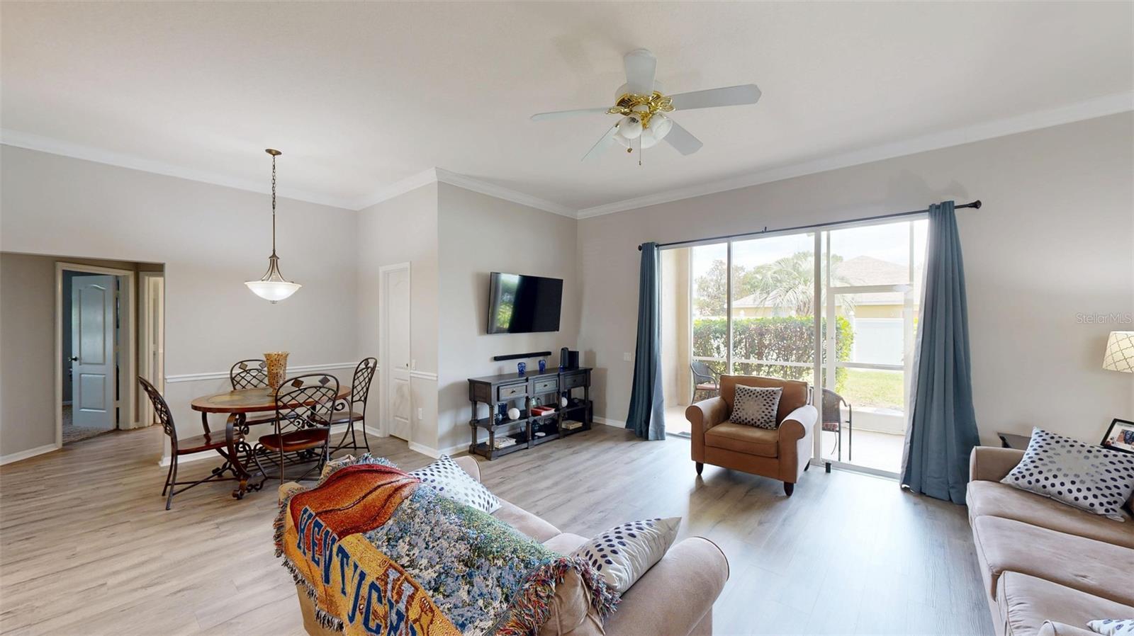 Listing photo id 10 for 22316 Red Jacket Lane