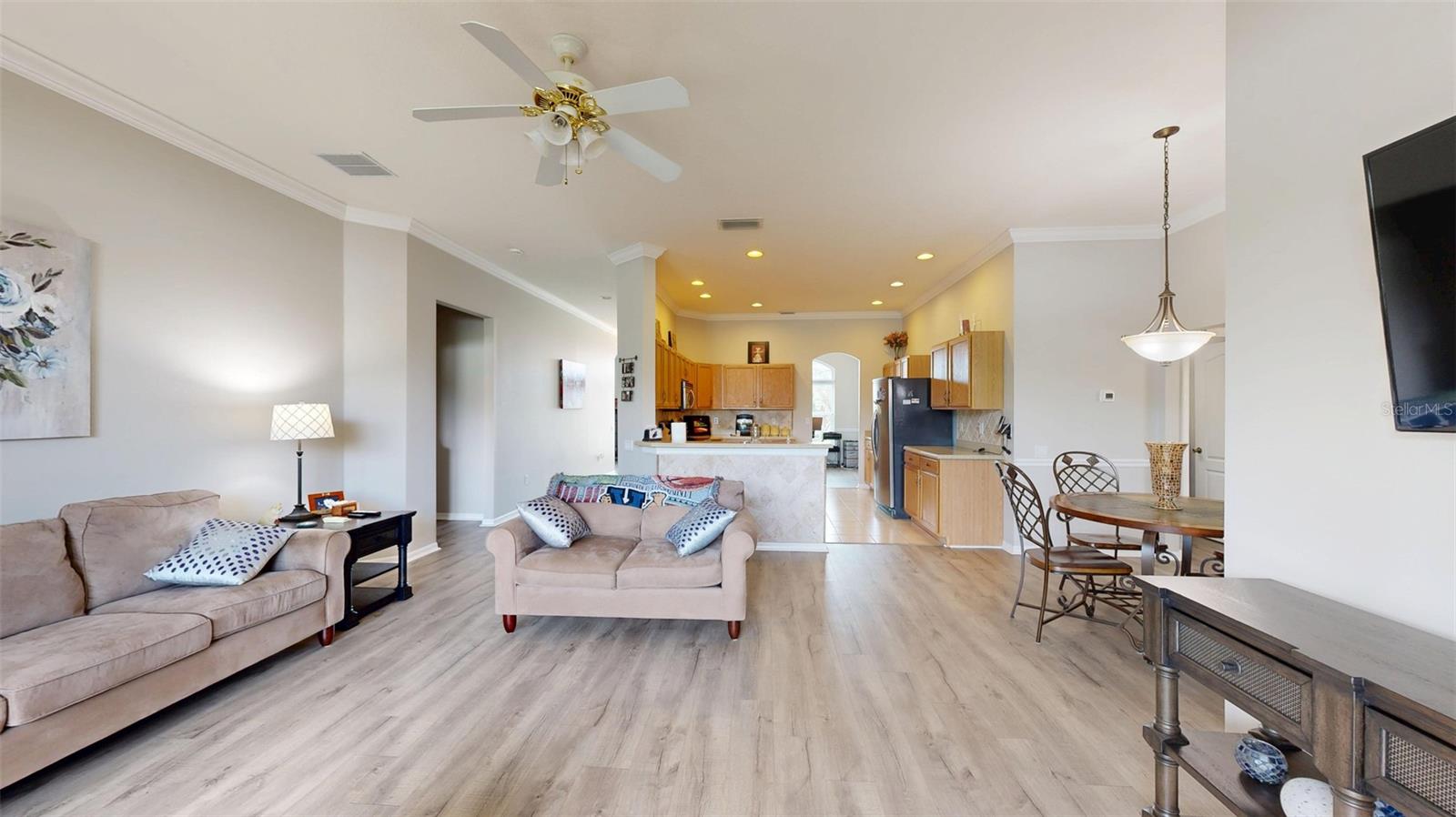 Listing photo id 12 for 22316 Red Jacket Lane