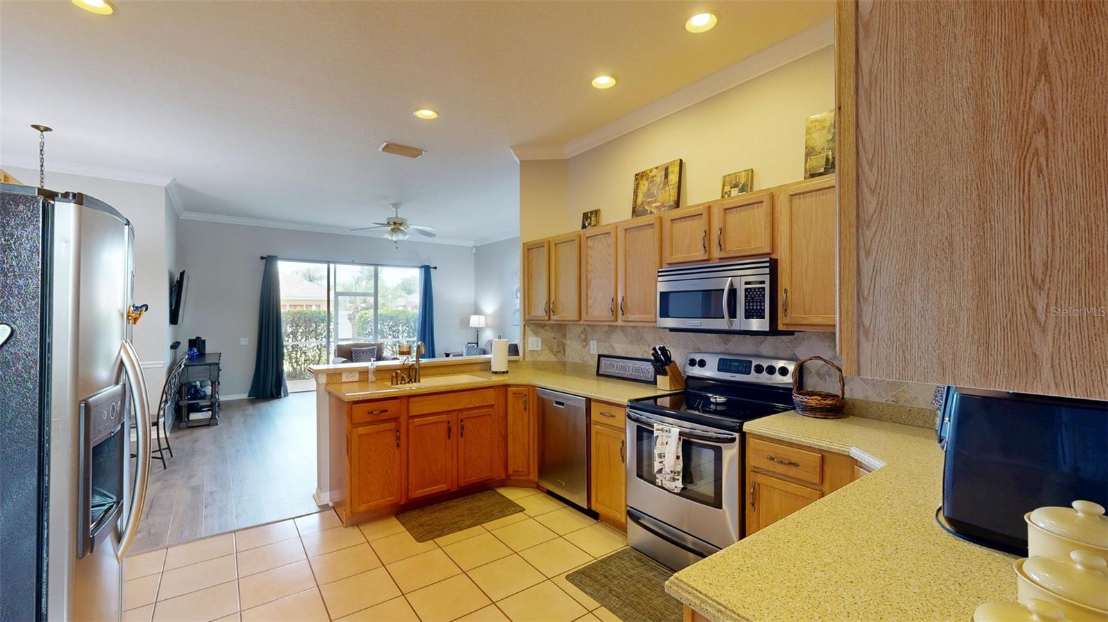 Listing photo id 3 for 22316 Red Jacket Lane