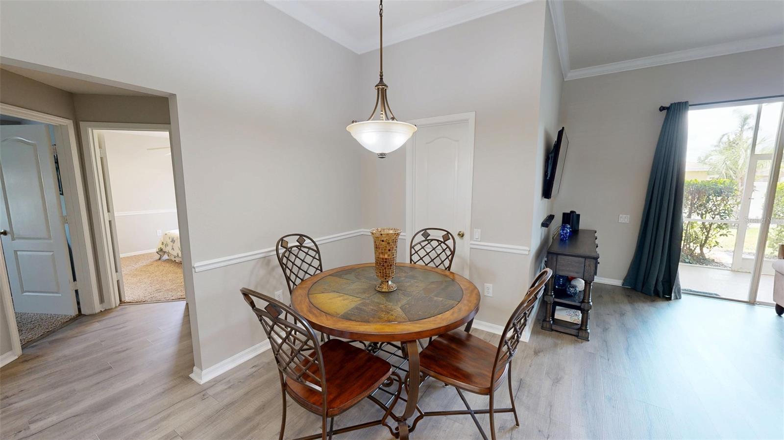 Listing photo id 4 for 22316 Red Jacket Lane