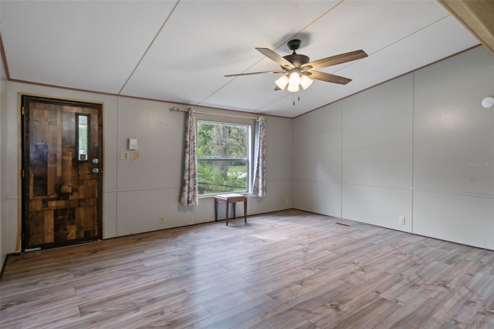 Image 12 of 47 For 10149 Huntley Street