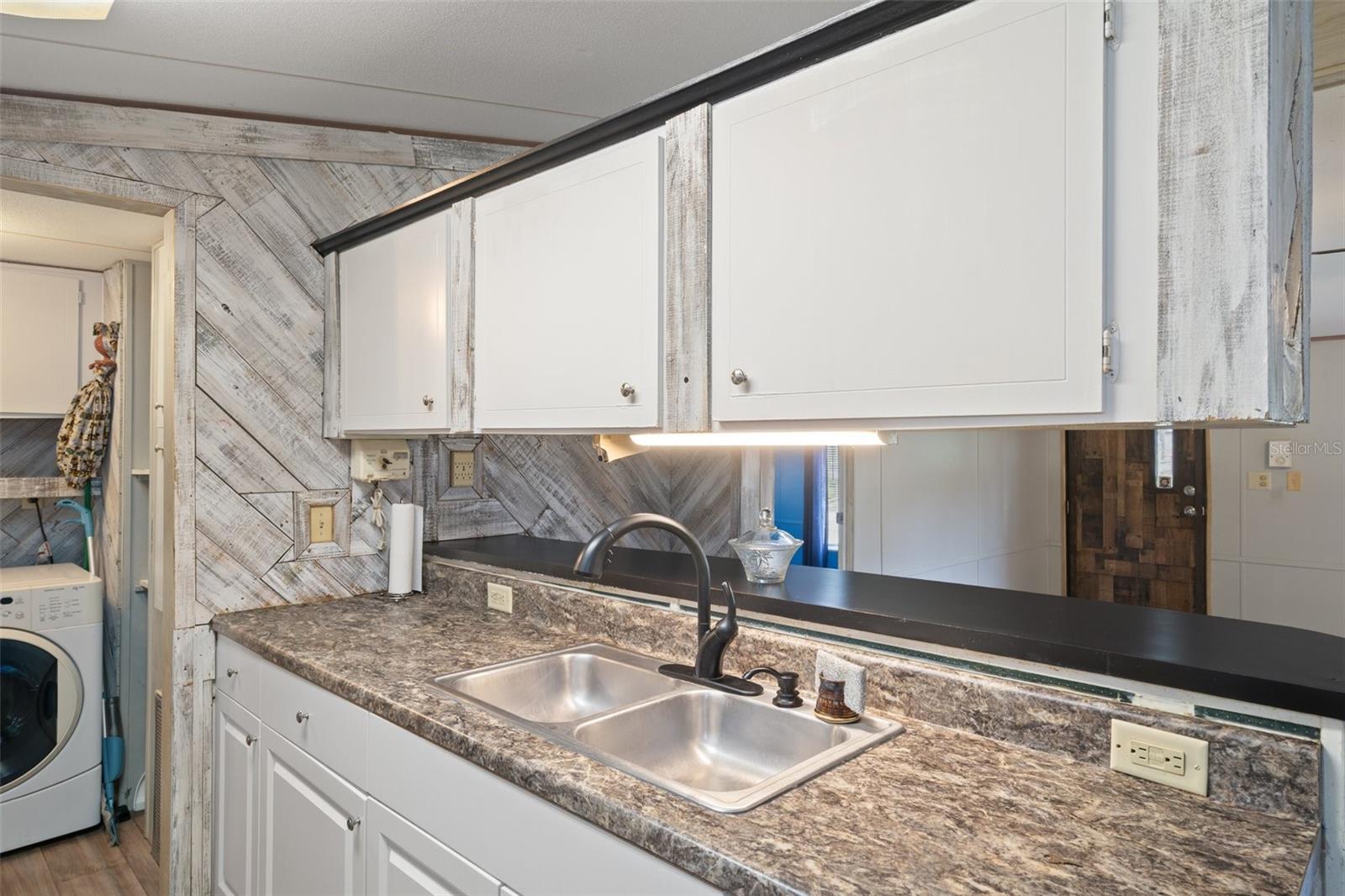 Image 17 of 47 For 10149 Huntley Street