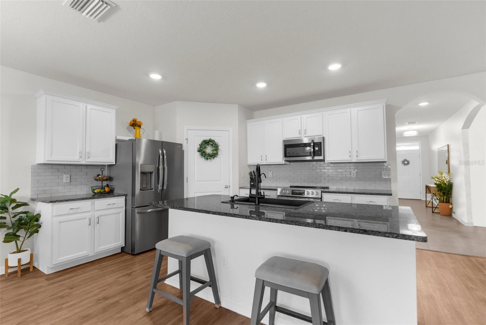 Listing photo id 9 for 2572 Garden Plum Place