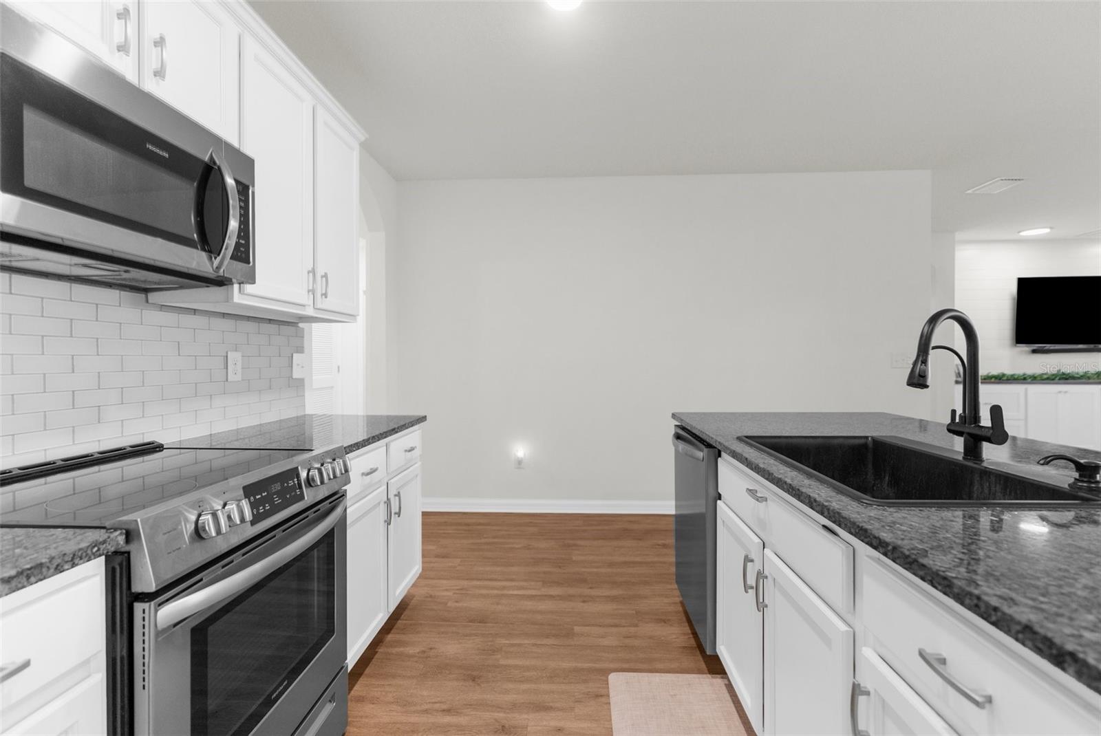 Listing photo id 10 for 2572 Garden Plum Place