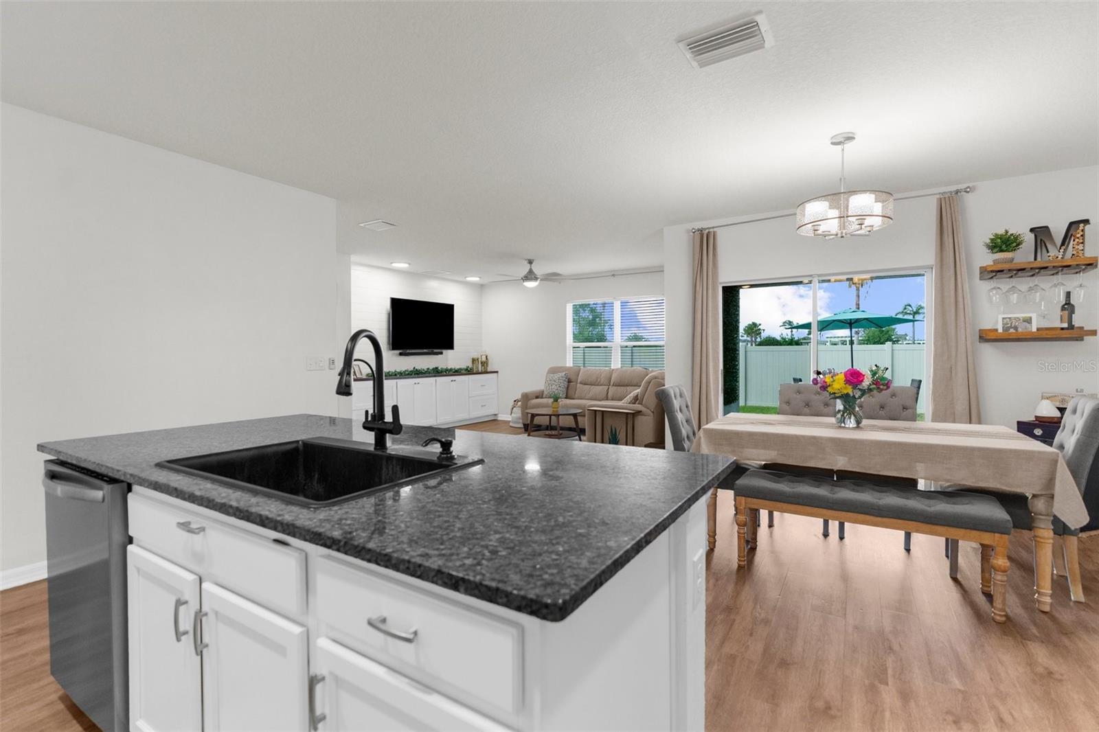 Listing photo id 11 for 2572 Garden Plum Place