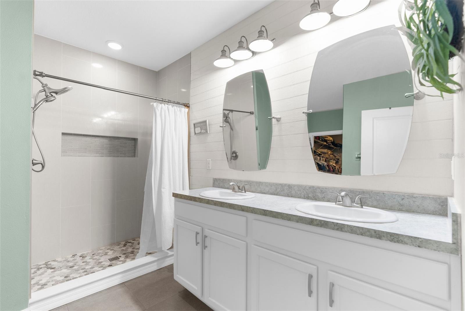 Listing photo id 20 for 2572 Garden Plum Place