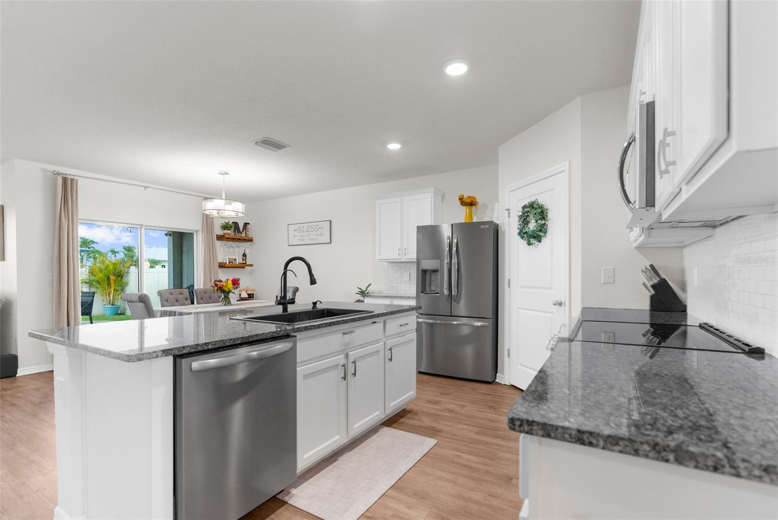Listing photo id 5 for 2572 Garden Plum Place