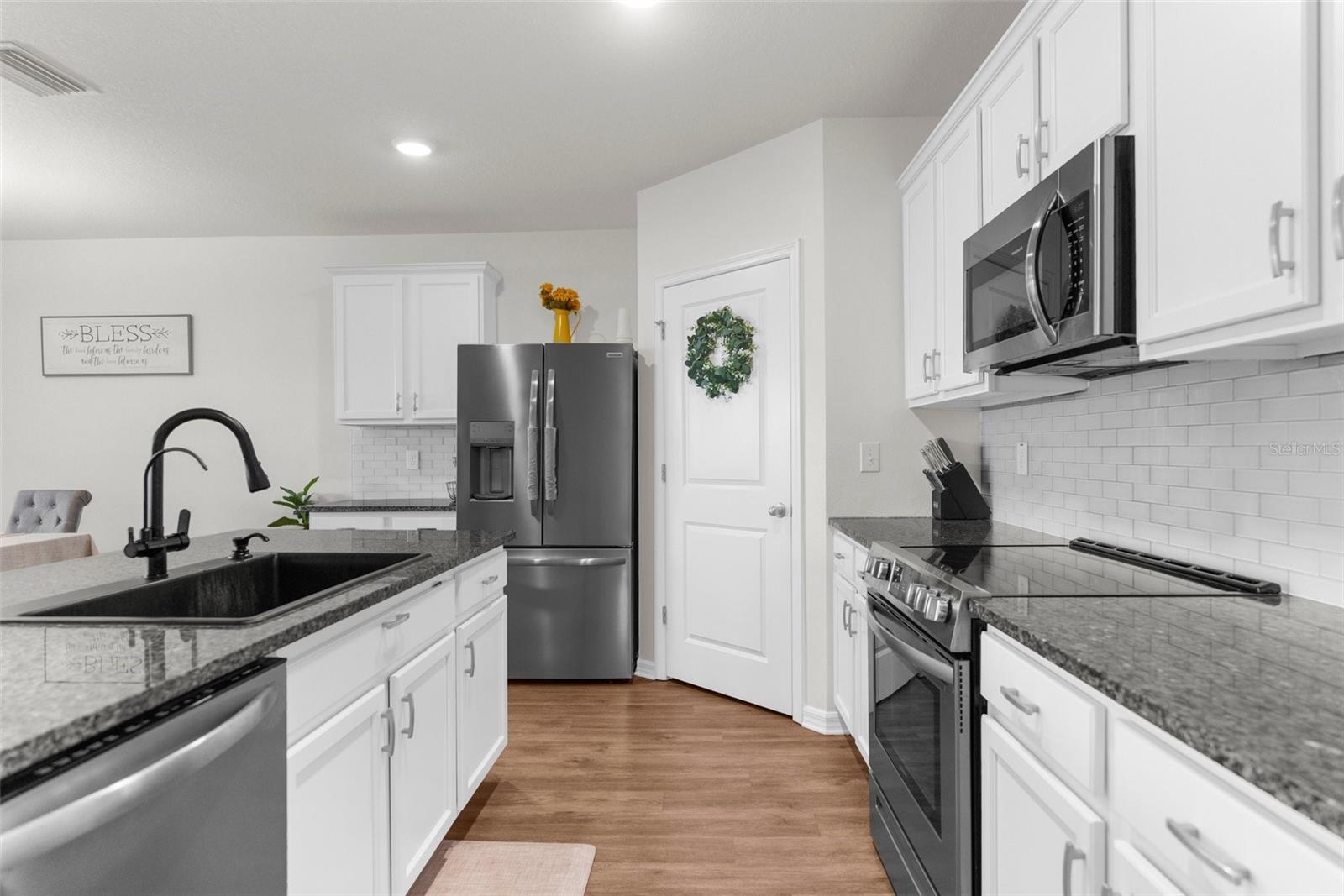 Listing photo id 6 for 2572 Garden Plum Place