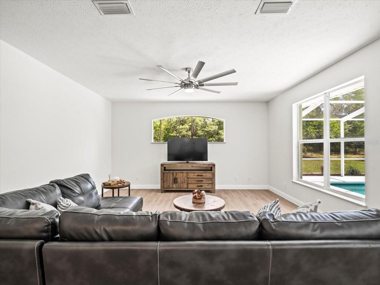 Image 31 of 59 For 2543 Marcia Street