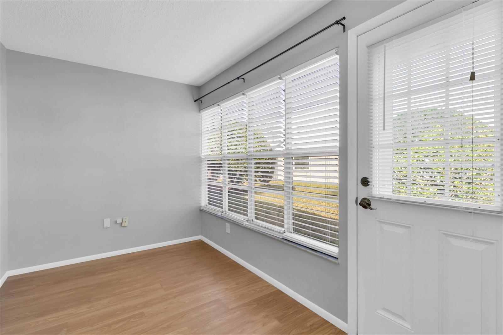 Image 13 of 34 For 9529 Bunker Hill Court 9529