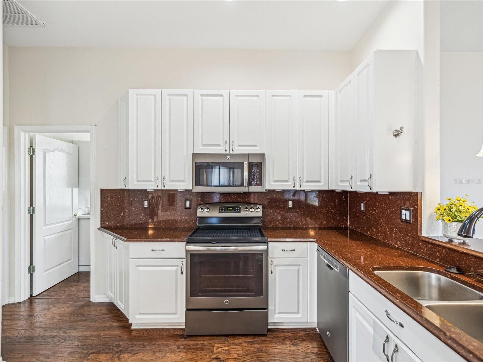 Image 19 of 75 For 13922 Talmage Loop