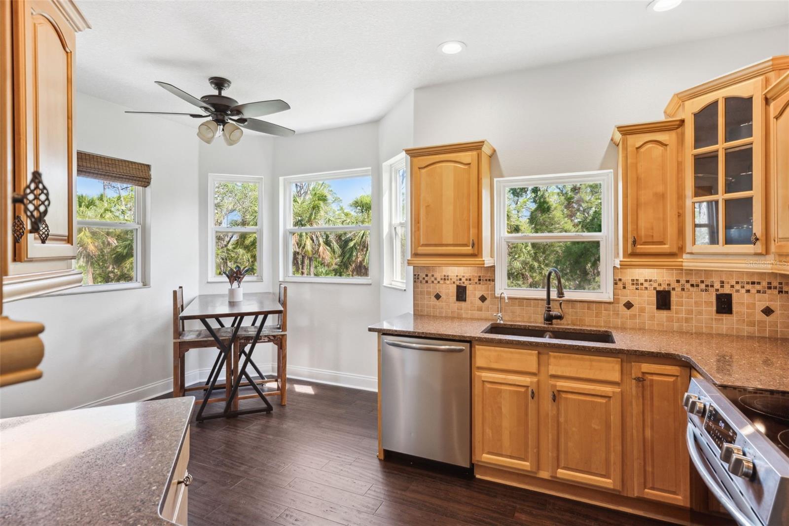 Image 11 of 61 For 7340 Brightwaters Court