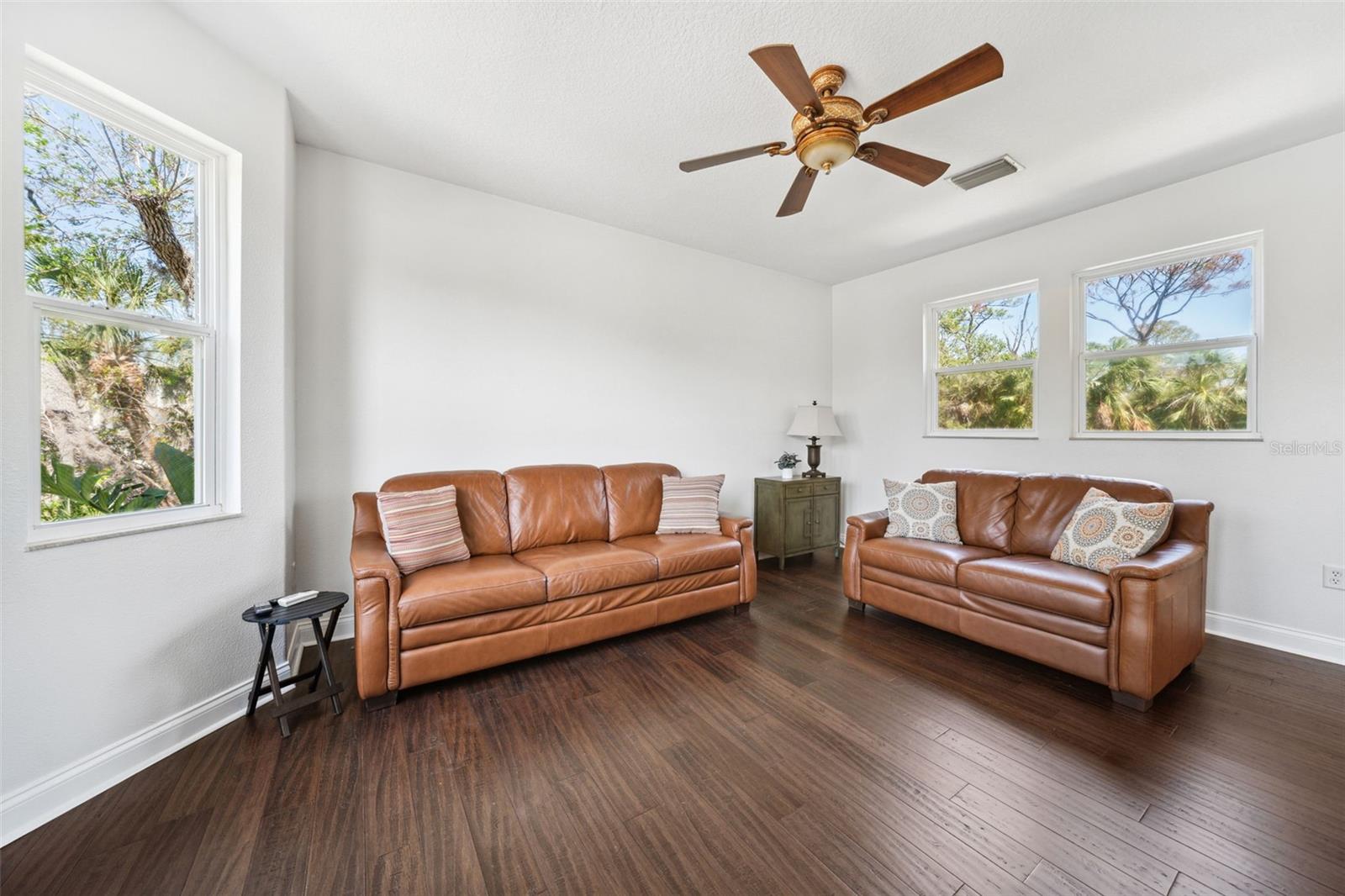 Image 15 of 61 For 7340 Brightwaters Court